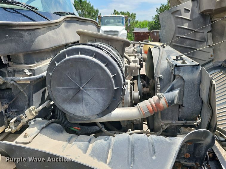 image for item DQ0088 2004 International 4300  refuse truck