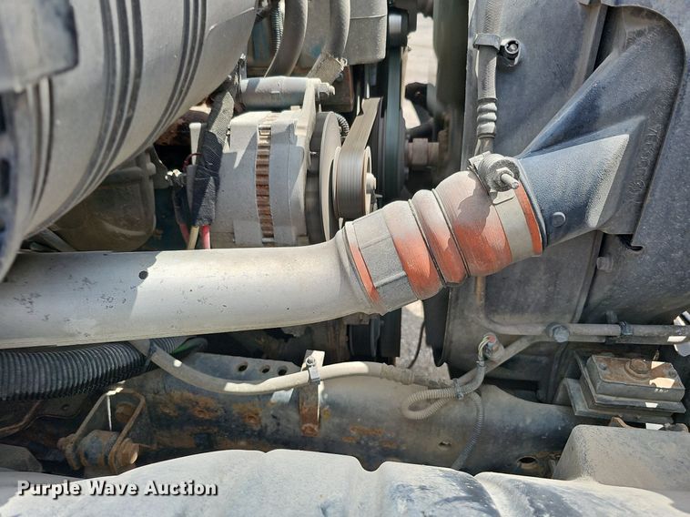 image for item DQ0088 2004 International 4300  refuse truck