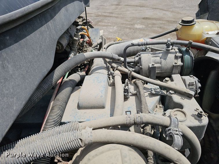 image for item DQ0088 2004 International 4300  refuse truck