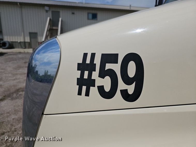 image for item DQ0088 2004 International 4300  refuse truck