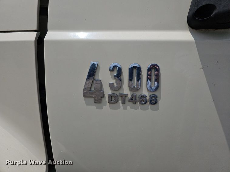 image for item DQ0088 2004 International 4300  refuse truck