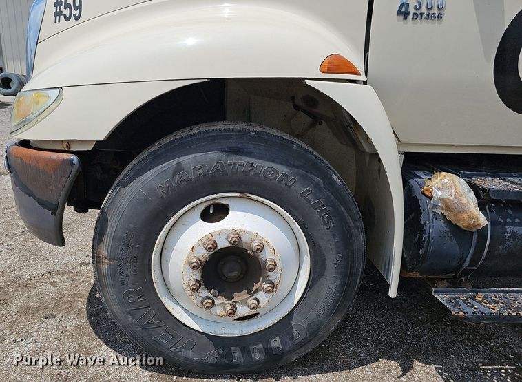 image for item DQ0088 2004 International 4300  refuse truck