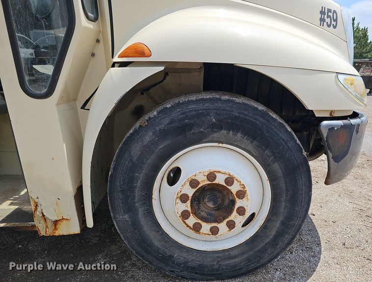 image for item DQ0088 2004 International 4300  refuse truck