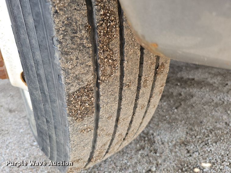 image for item DQ0088 2004 International 4300  refuse truck