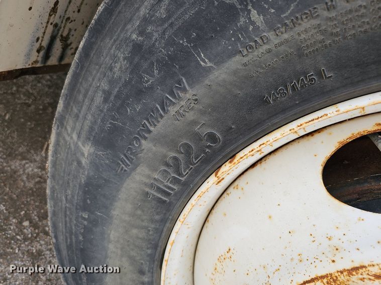 image for item DQ0088 2004 International 4300  refuse truck