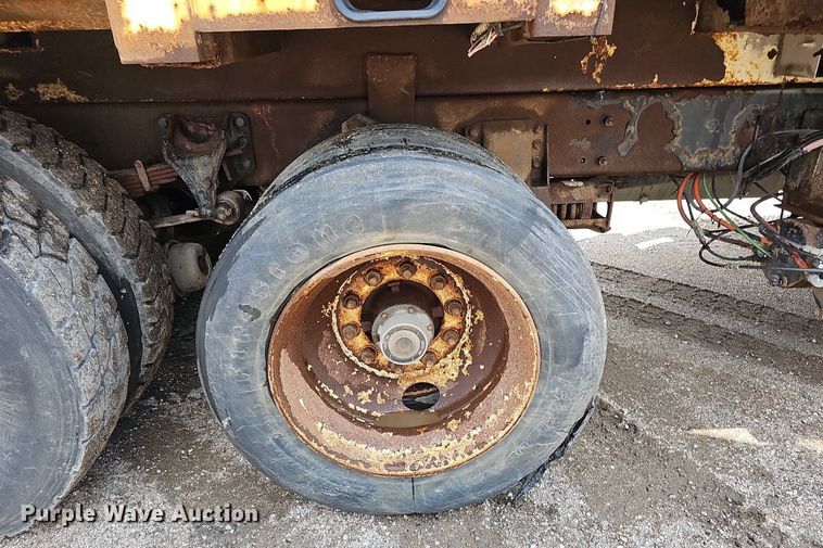 image for item DQ0088 2004 International 4300  refuse truck