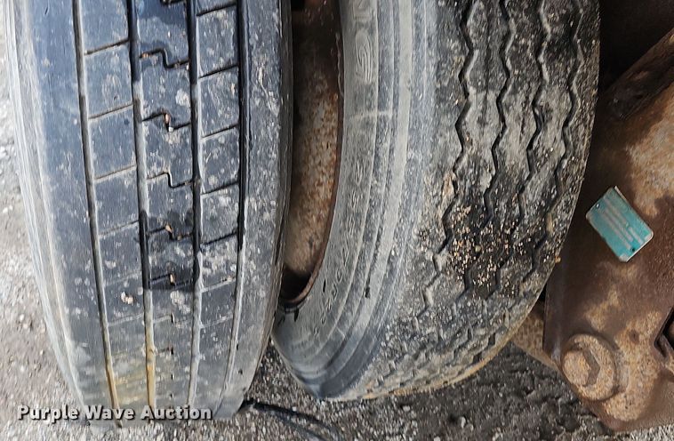 image for item DQ0088 2004 International 4300  refuse truck