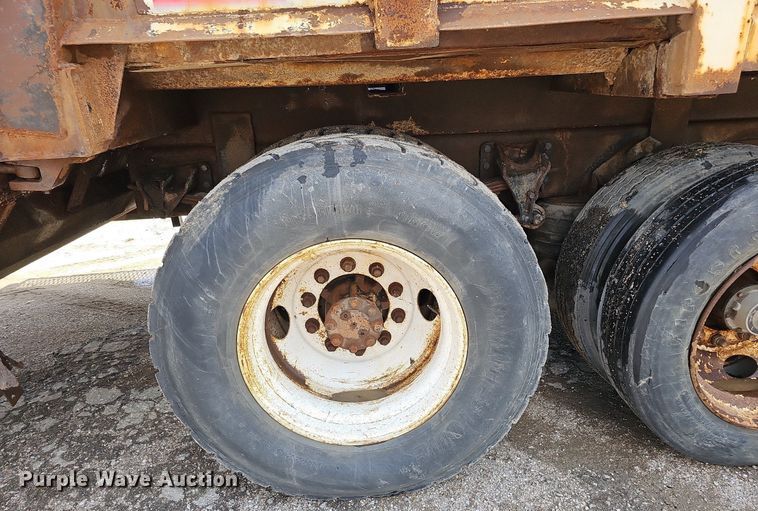 image for item DQ0088 2004 International 4300  refuse truck