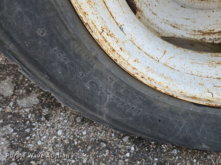 image for item DQ0088 2004 International 4300  refuse truck