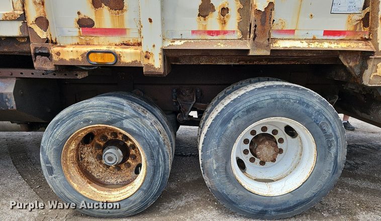 image for item DQ0088 2004 International 4300  refuse truck