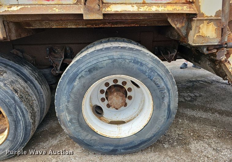 image for item DQ0088 2004 International 4300  refuse truck