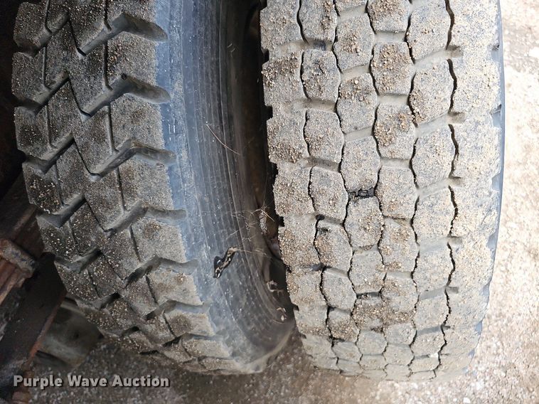 image for item DQ0088 2004 International 4300  refuse truck