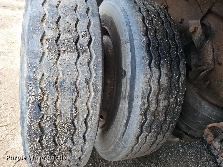 image for item DQ0088 2004 International 4300  refuse truck