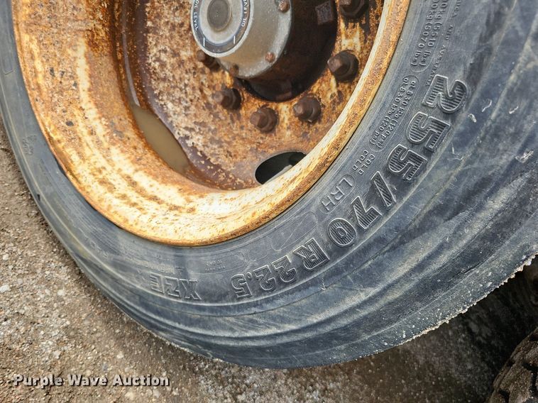 image for item DQ0088 2004 International 4300  refuse truck