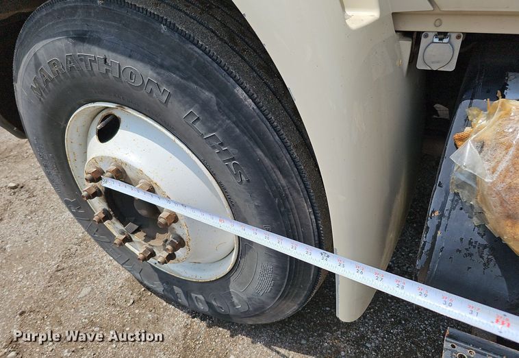 image for item DQ0088 2004 International 4300  refuse truck