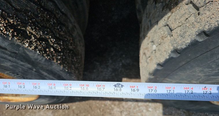 image for item DQ0088 2004 International 4300  refuse truck