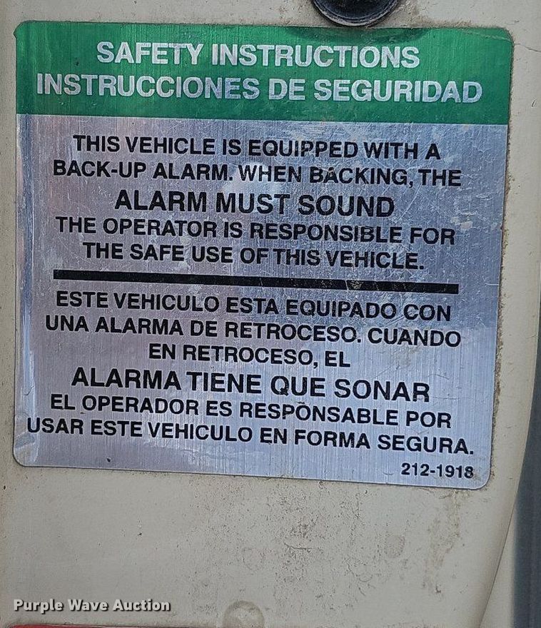 image for item DQ0088 2004 International 4300  refuse truck