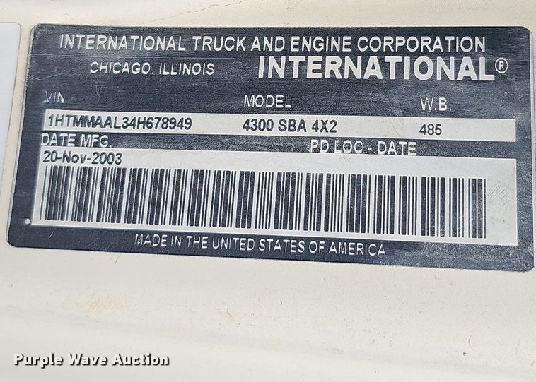 image for item DQ0088 2004 International 4300  refuse truck