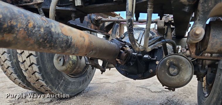 image for item DQ0089 2014 Peterbilt 382  truck cab and chassis