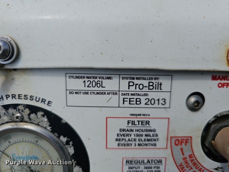 image for item DQ0089 2014 Peterbilt 382  truck cab and chassis