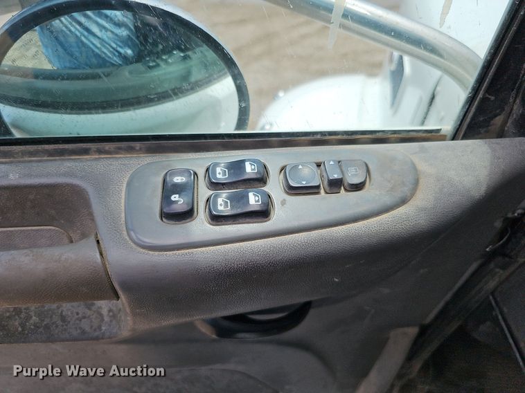 image for item DQ0089 2014 Peterbilt 382  truck cab and chassis