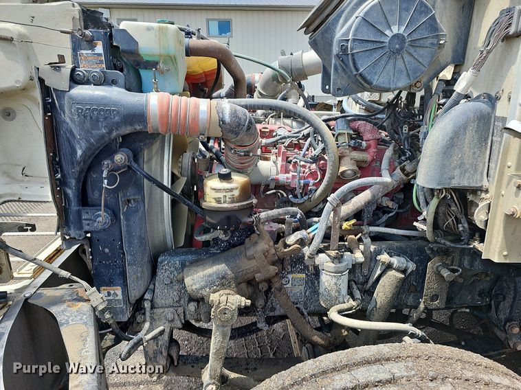 image for item DQ0089 2014 Peterbilt 382  truck cab and chassis