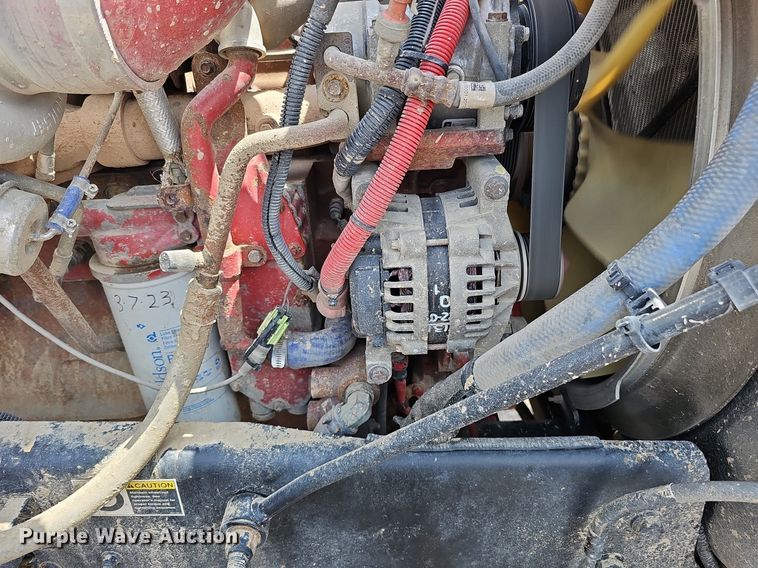 image for item DQ0089 2014 Peterbilt 382  truck cab and chassis