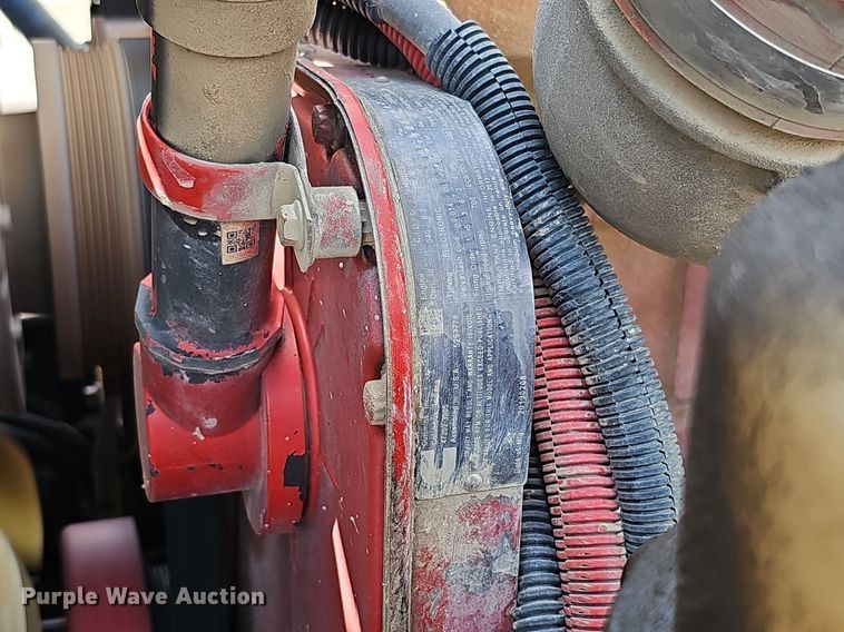 image for item DQ0089 2014 Peterbilt 382  truck cab and chassis