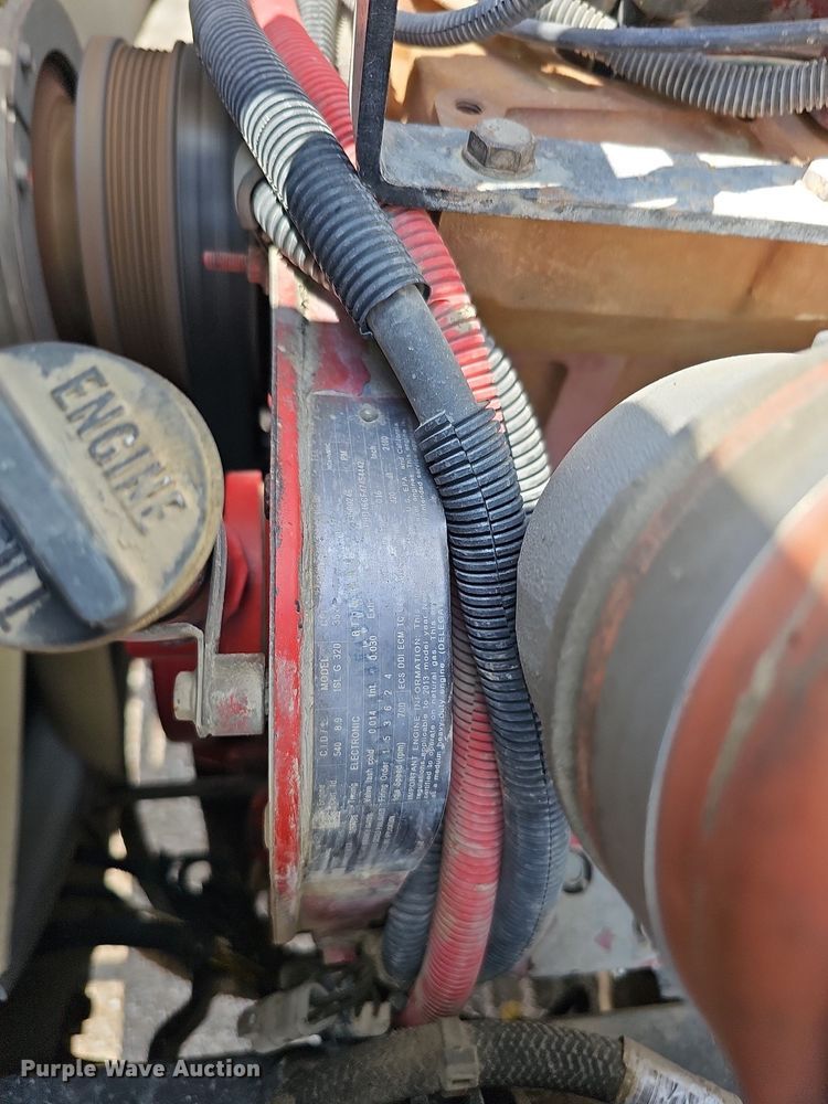 image for item DQ0089 2014 Peterbilt 382  truck cab and chassis