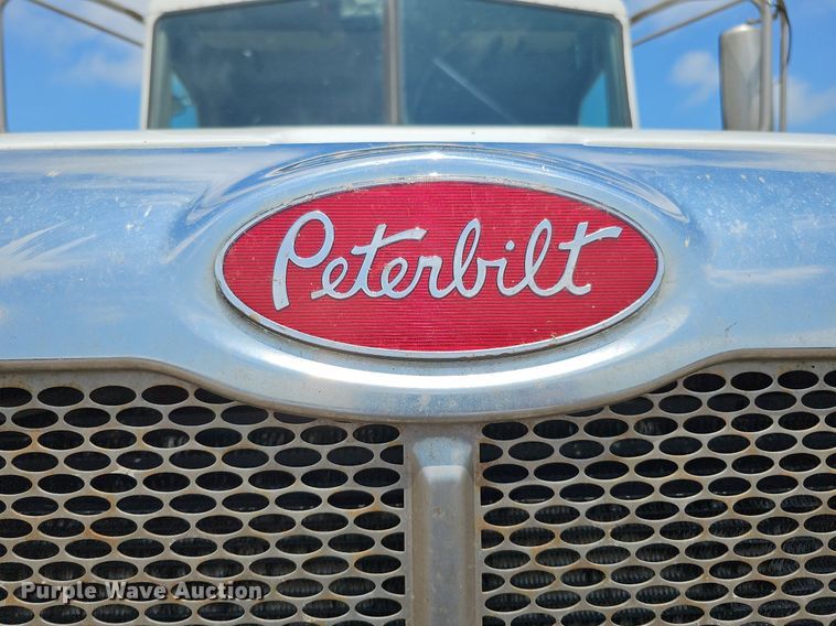 image for item DQ0089 2014 Peterbilt 382  truck cab and chassis