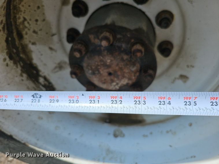 image for item DQ0089 2014 Peterbilt 382  truck cab and chassis