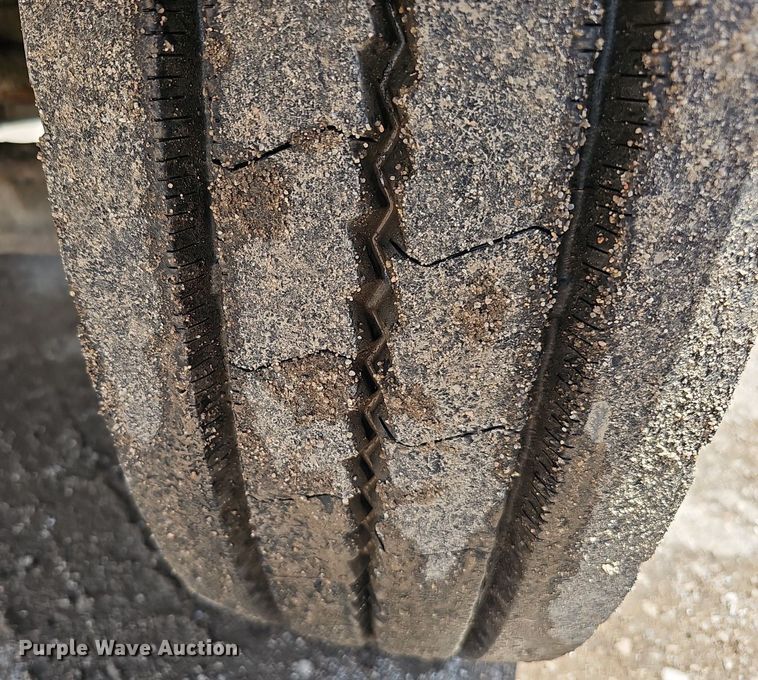 image for item DQ0089 2014 Peterbilt 382  truck cab and chassis