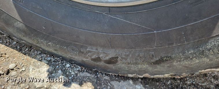 image for item DQ0089 2014 Peterbilt 382  truck cab and chassis