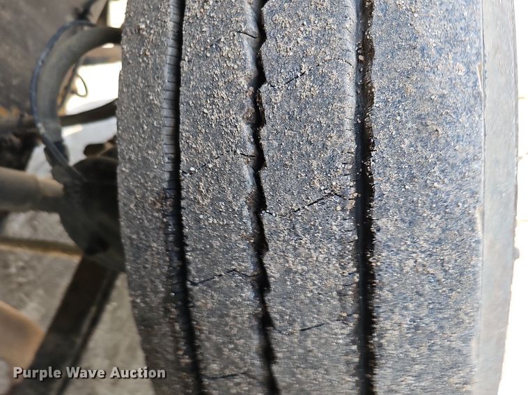 image for item DQ0089 2014 Peterbilt 382  truck cab and chassis