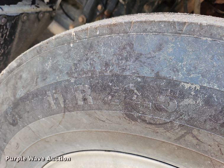 image for item DQ0089 2014 Peterbilt 382  truck cab and chassis