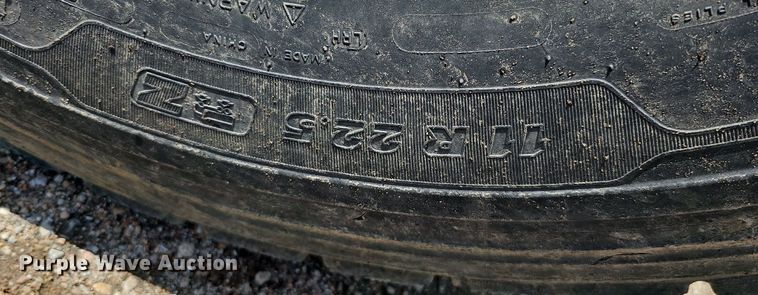 image for item DQ0089 2014 Peterbilt 382  truck cab and chassis