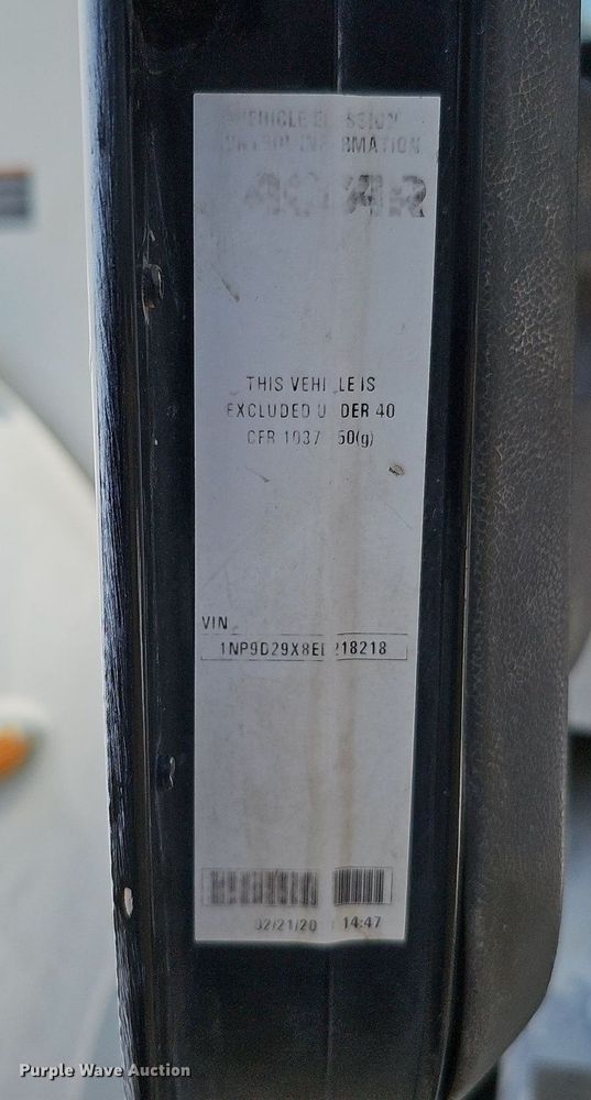 image for item DQ0089 2014 Peterbilt 382  truck cab and chassis