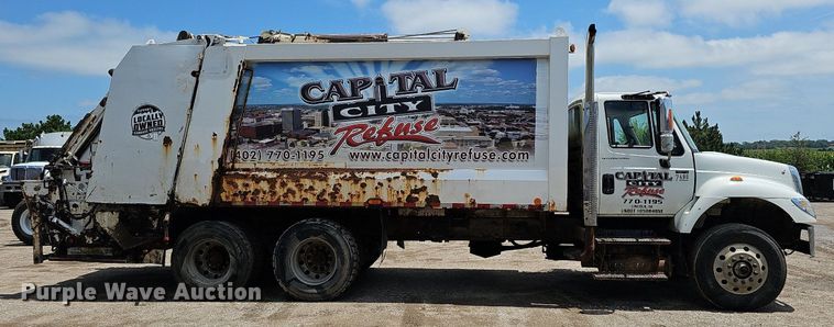 image for item DQ0090 2003 International 7400  refuse truck