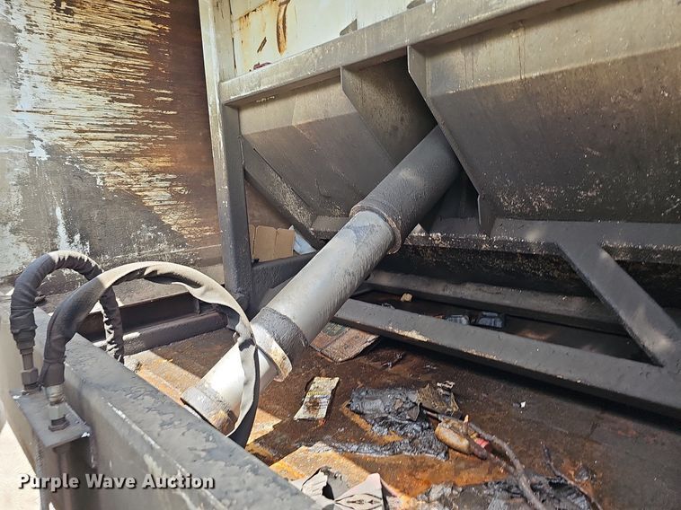 image for item DQ0090 2003 International 7400  refuse truck