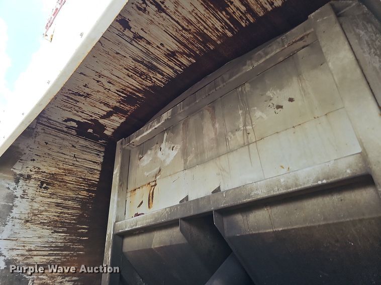 image for item DQ0090 2003 International 7400  refuse truck