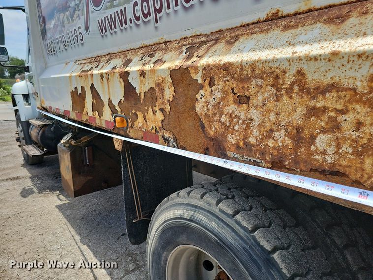 image for item DQ0090 2003 International 7400  refuse truck