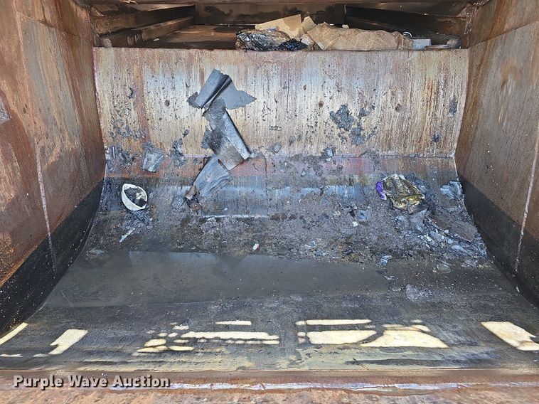 image for item DQ0090 2003 International 7400  refuse truck