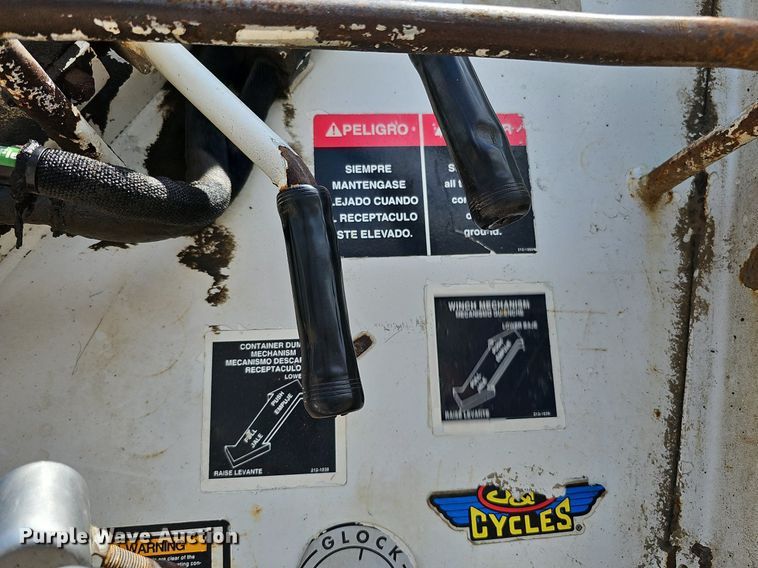 image for item DQ0090 2003 International 7400  refuse truck