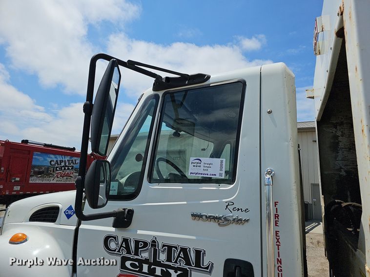 image for item DQ0090 2003 International 7400  refuse truck