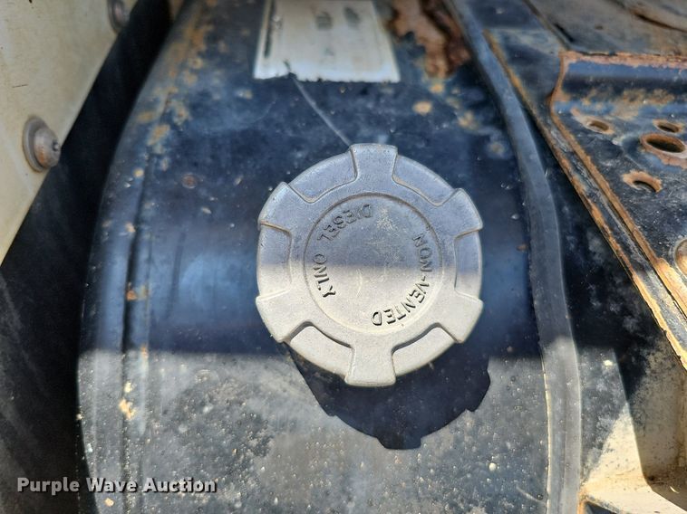 image for item DQ0090 2003 International 7400  refuse truck