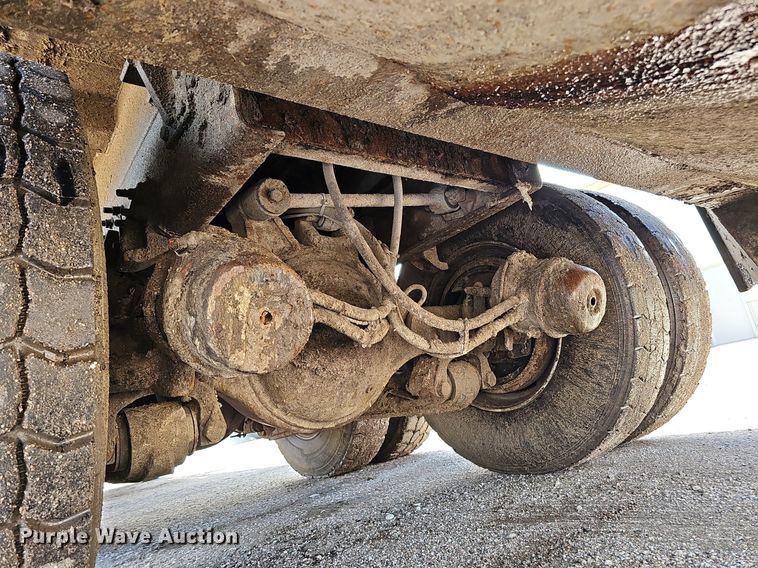 image for item DQ0090 2003 International 7400  refuse truck