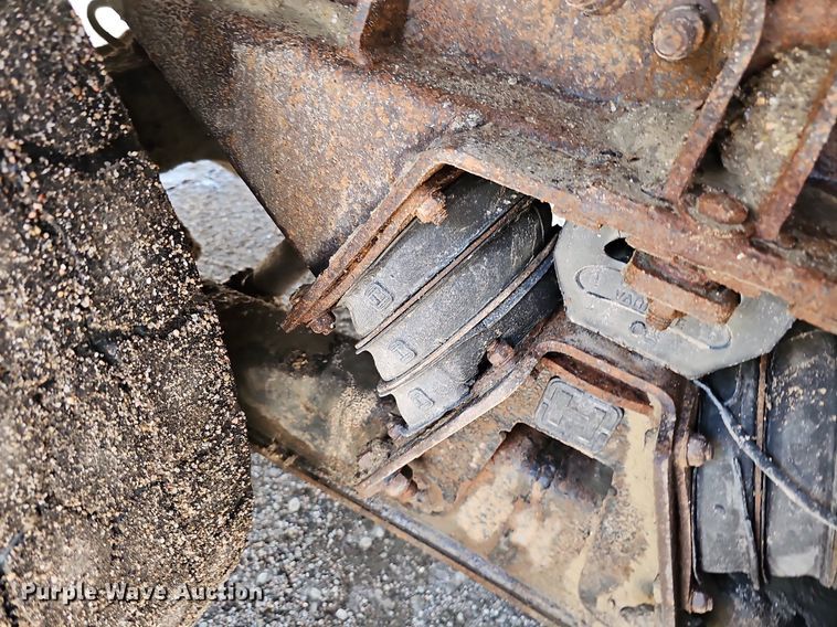 image for item DQ0090 2003 International 7400  refuse truck