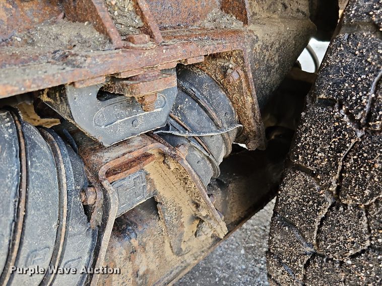 image for item DQ0090 2003 International 7400  refuse truck