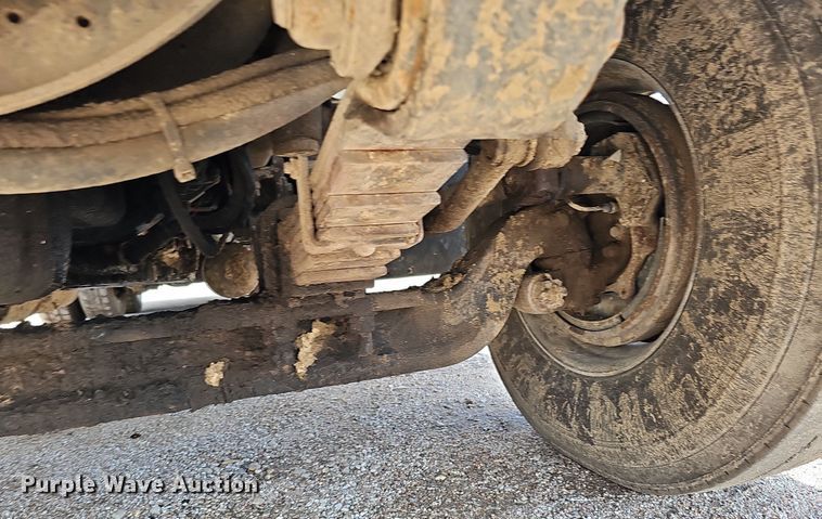 image for item DQ0090 2003 International 7400  refuse truck