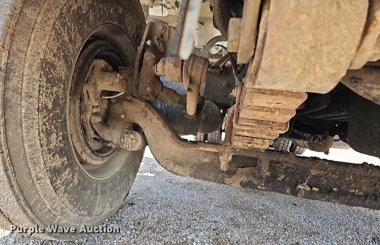 image for item DQ0090 2003 International 7400  refuse truck